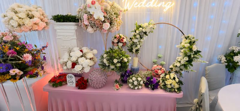 Table Centrepieces in Showroon near Birmingham