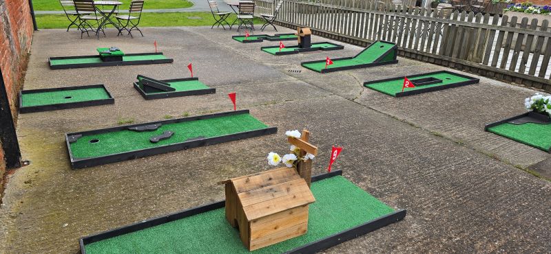 mini golf for outside events