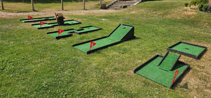 mini golf games for weddings
