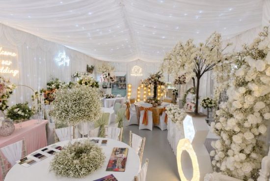 wedding-arches-backdrops-showroom